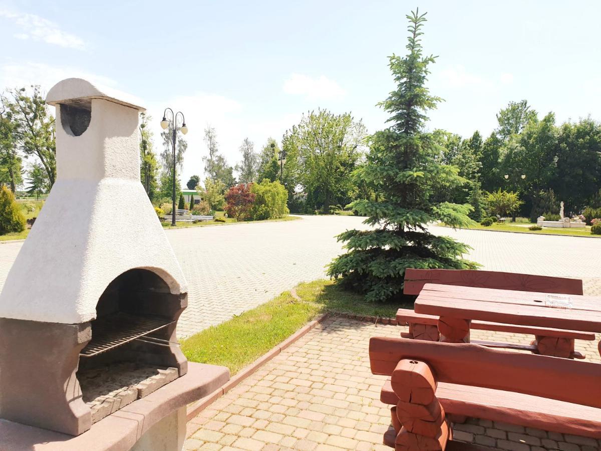 Willa Park Ostrowiec Swietokrzyski Bagian luar foto