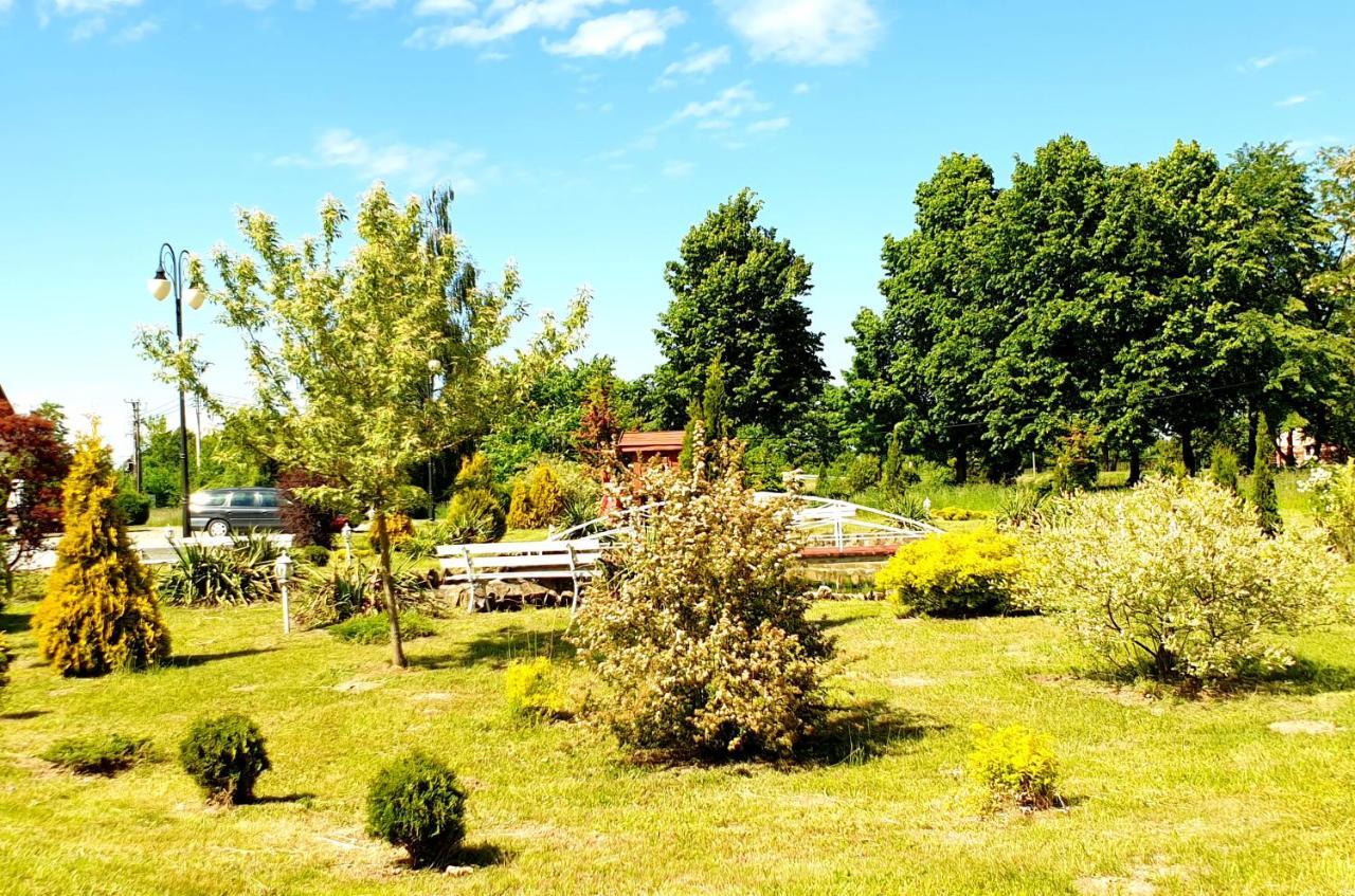 Willa Park Ostrowiec Swietokrzyski Bagian luar foto