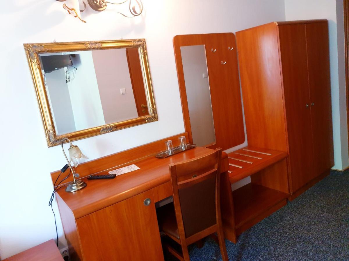 Willa Park Ostrowiec Swietokrzyski Bagian luar foto