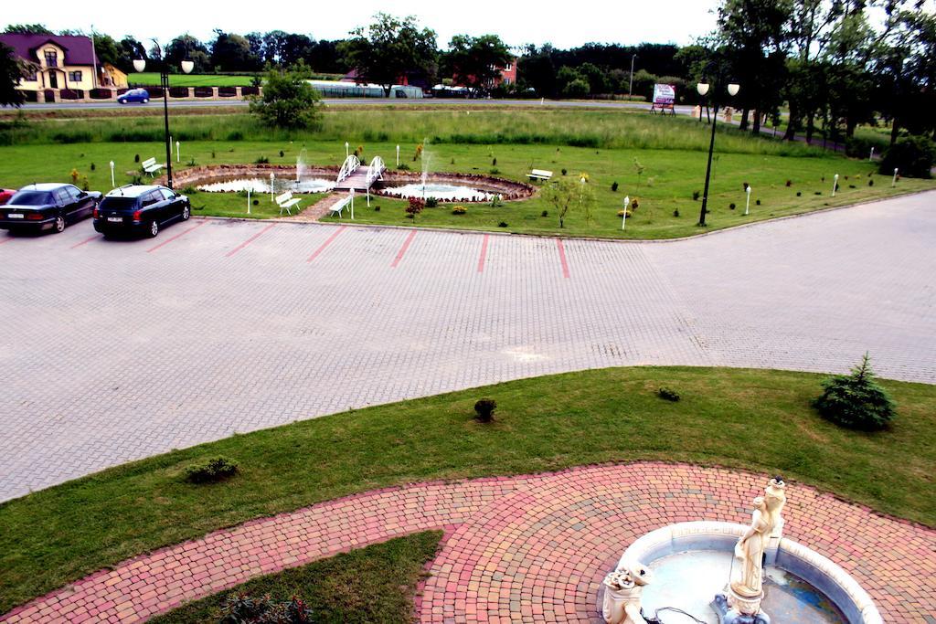 Willa Park Ostrowiec Swietokrzyski Bagian luar foto